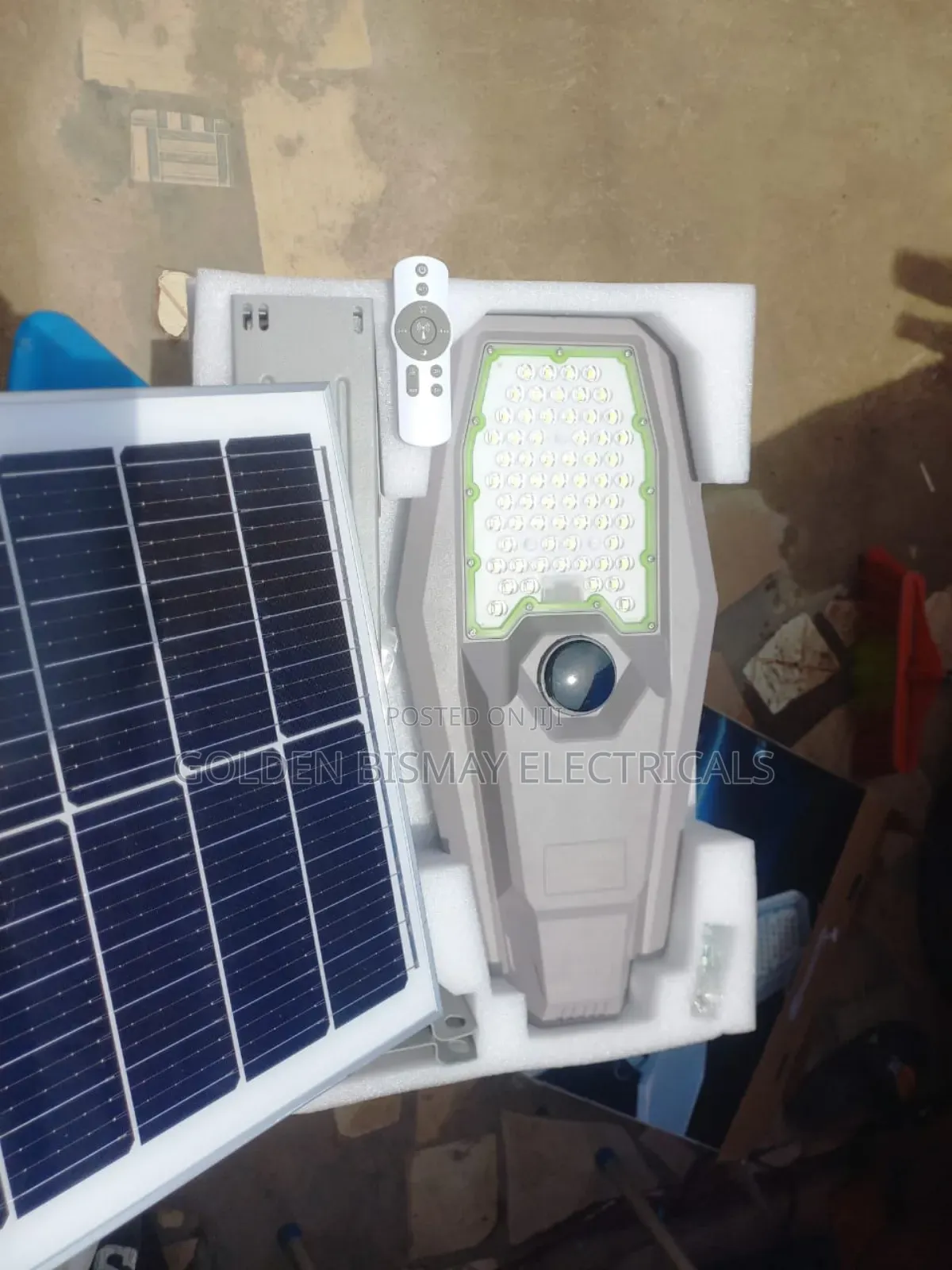 200Watts Solar Street Light With Remote Control and Radar Detector