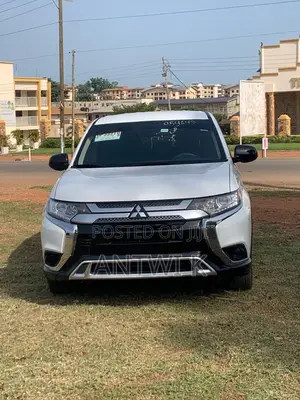 Mitsubishi Outlander 2019 White