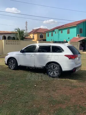 Mitsubishi Outlander 2019 White