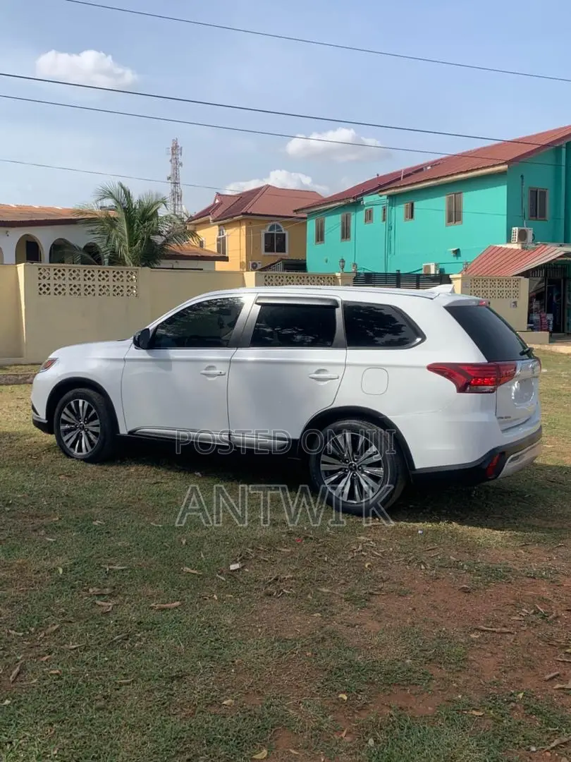 Mitsubishi Outlander 2019 White