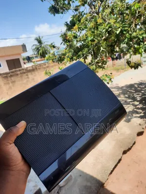 Ps3 Super Slim(500gb) + 20 Games + 2 Controllers
