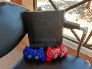 Ps3 Super Slim(500gb) + 20 Games + 2 Controllers