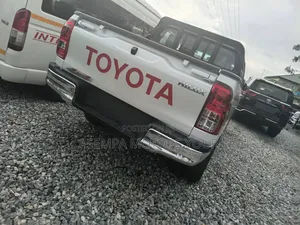 New Toyota Hilux 2025 White