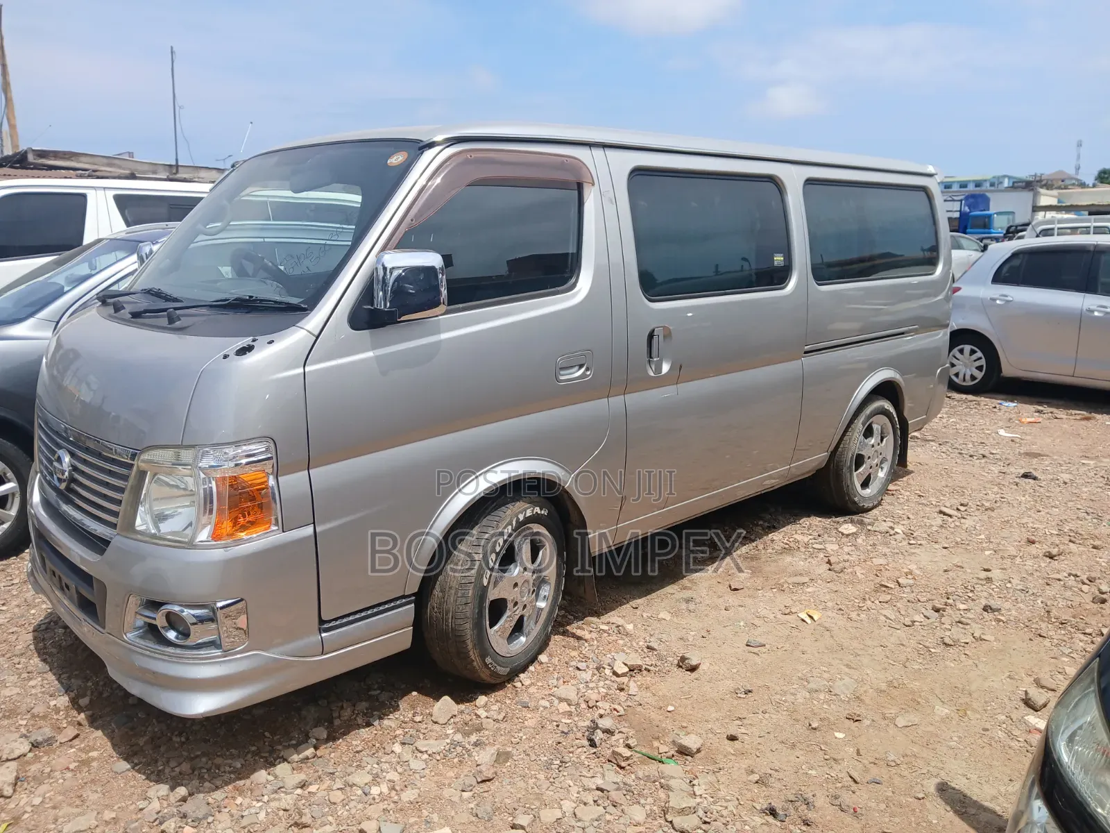 Nissan Caravan (Urvan) 2008 Silver
