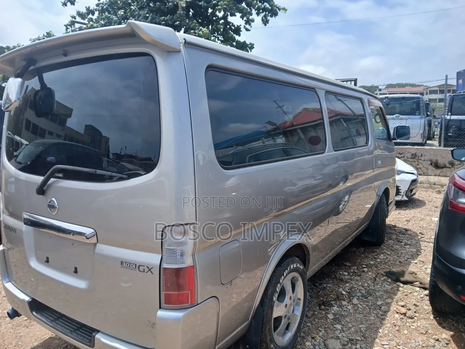 Nissan Caravan (Urvan) 2008 Silver