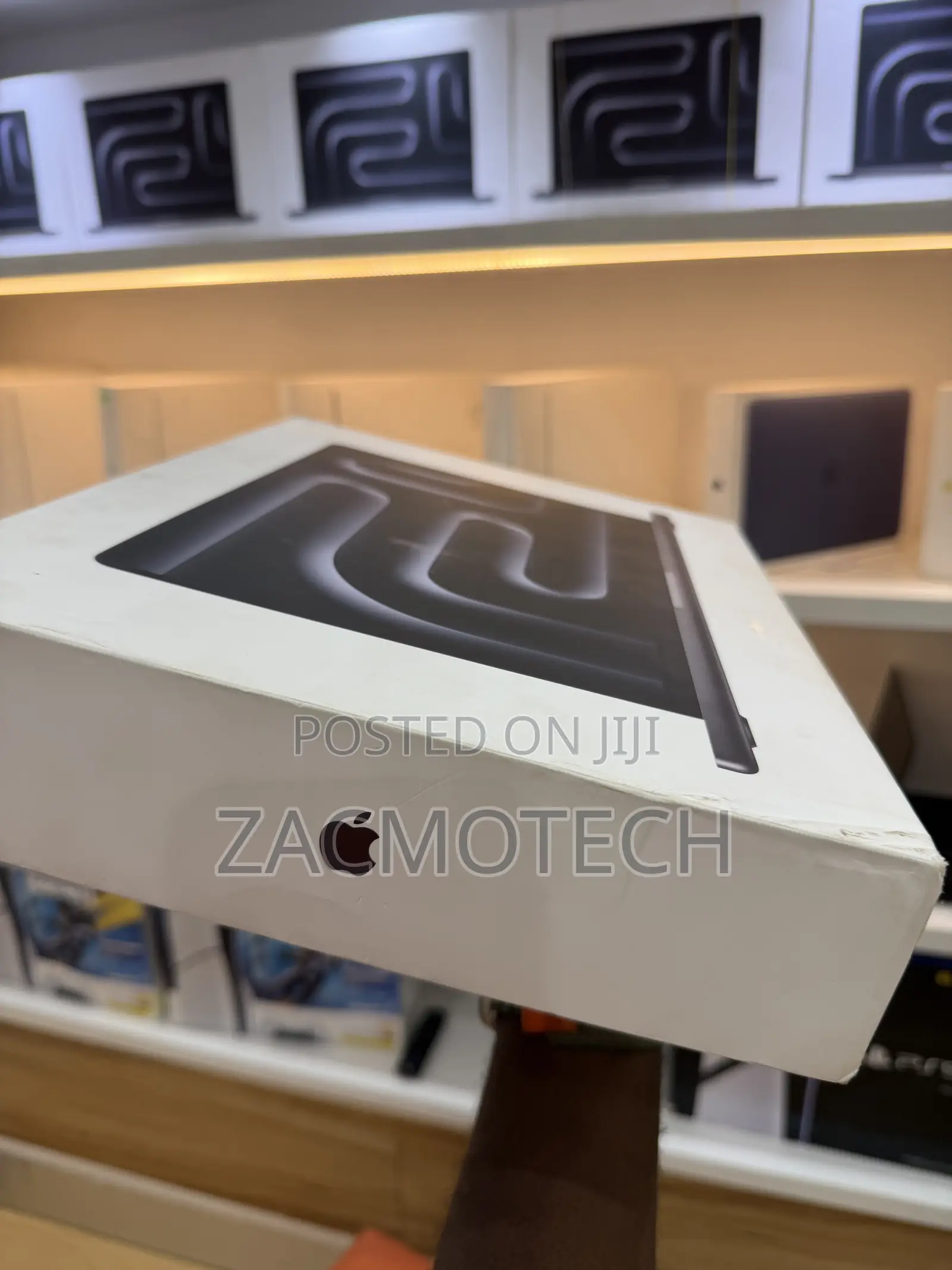 New Laptop Apple MacBook Pro 2025 M5 24GB Apple M5 SSD 1T