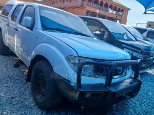 Nissan Navara 2010 White