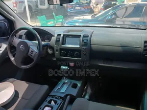 Nissan Navara 2010 White