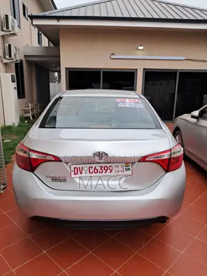 Toyota Corolla LE 4dr Sedan (1.8L 4cyl CVT) 2014 Silver