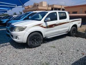 Toyota Hilux 2012 White