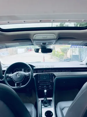 Volkswagen Passat 2.0T SE 2021 White
