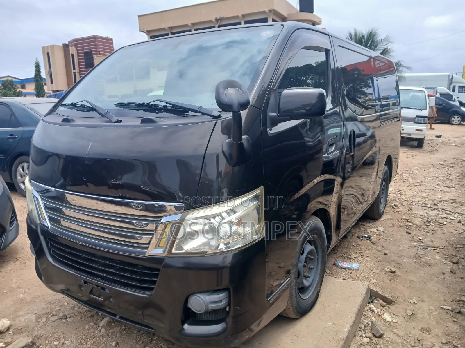 Nissan Caravan (Urvan) 2013 Brown