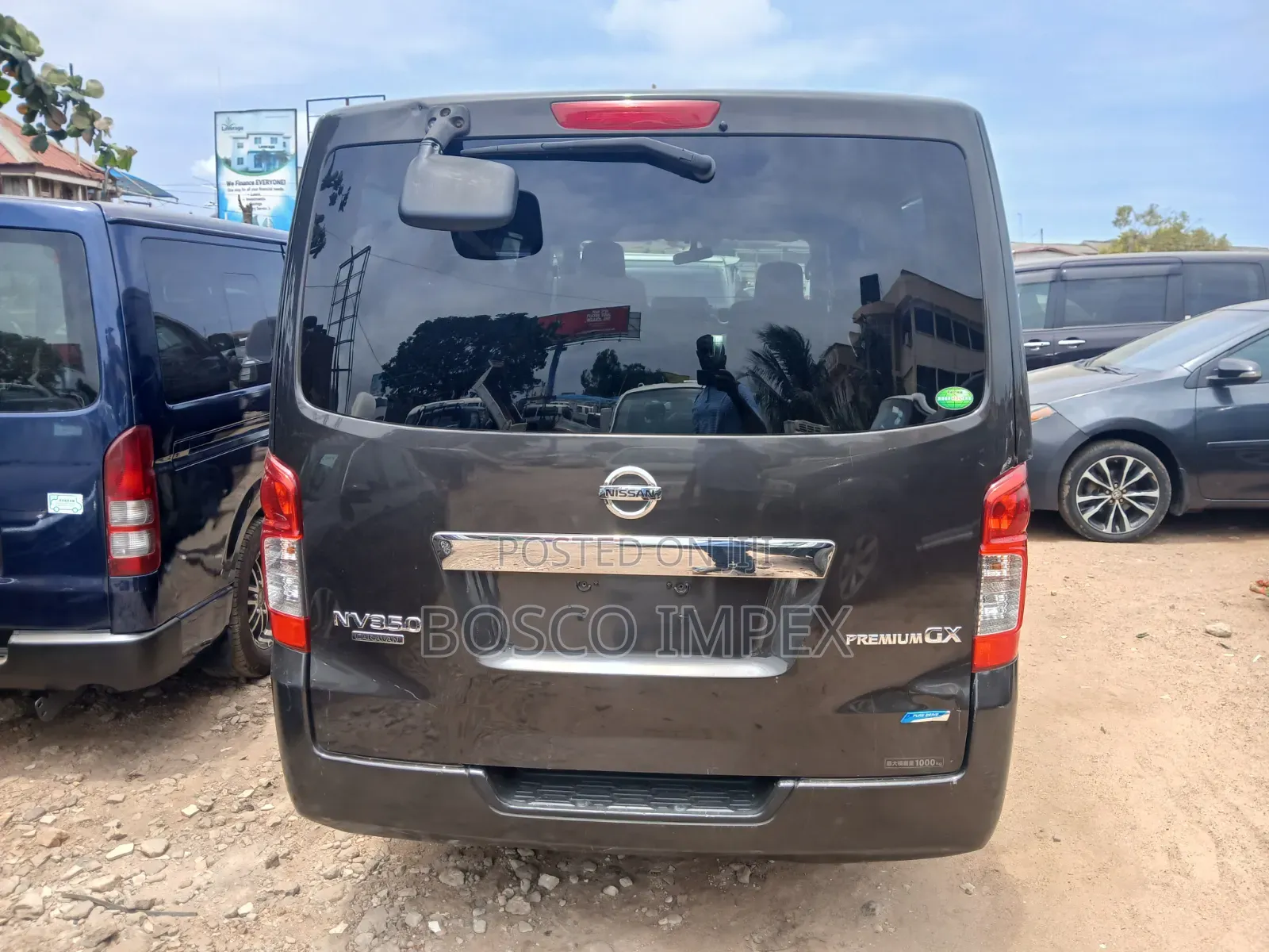 Nissan Caravan (Urvan) 2013 Brown