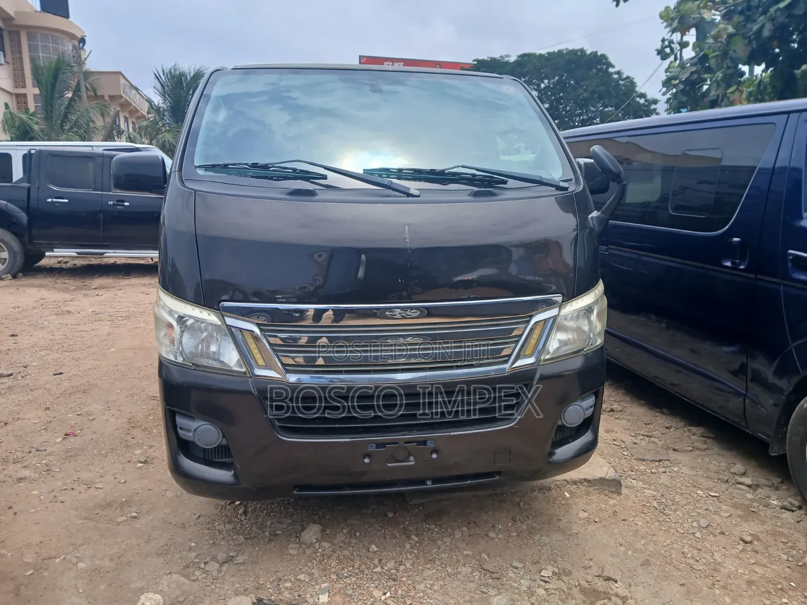 Nissan Caravan (Urvan) 2013 Brown