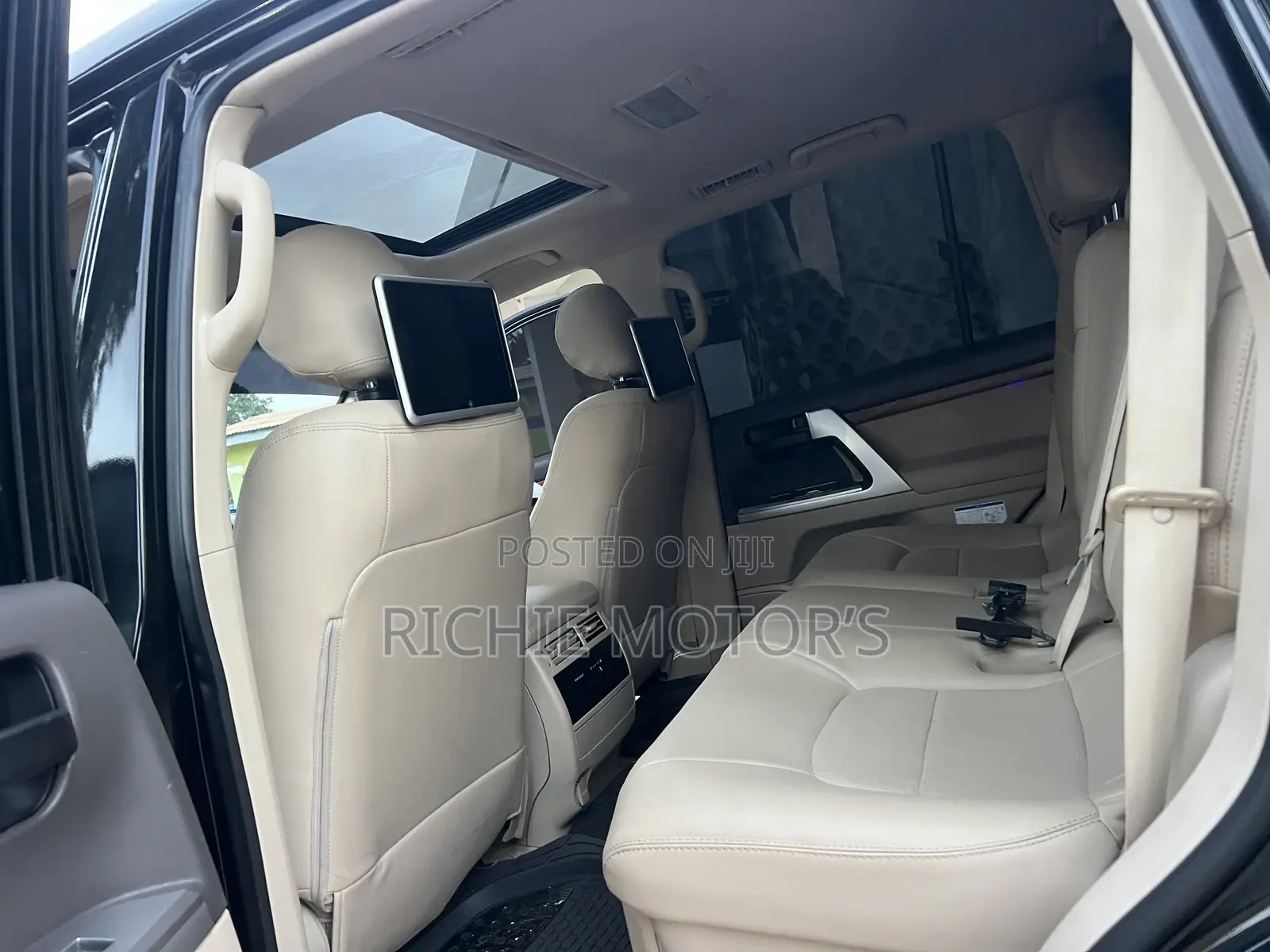 Toyota Land Cruiser 5.7 V8 GXR 2019 Black