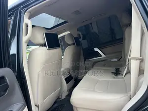 Toyota Land Cruiser 5.7 V8 GXR 2019 Black