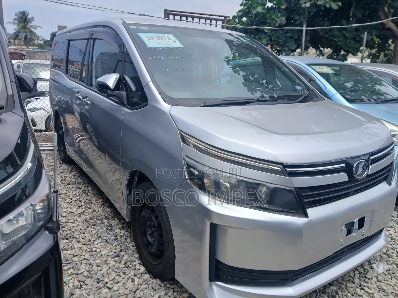 Toyota Voxy 2016 Silver