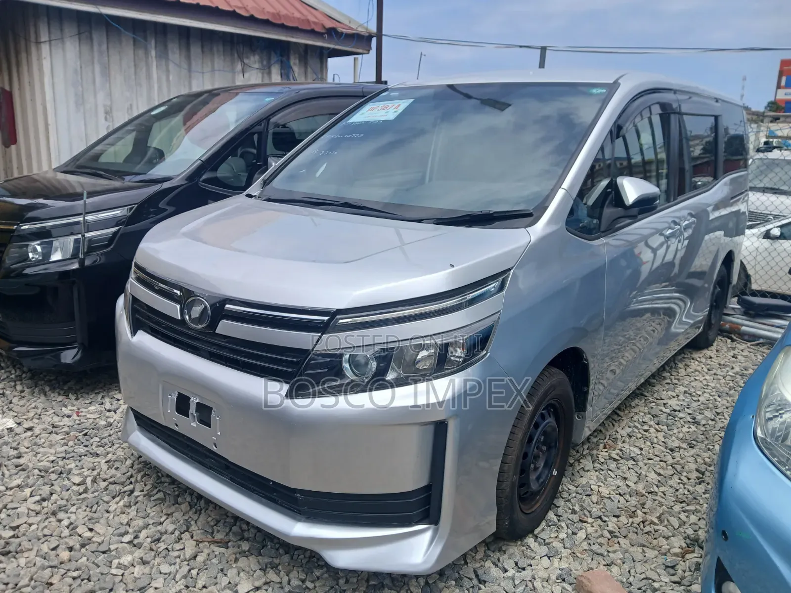 Toyota Voxy 2016 Silver