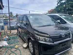 Toyota Voxy 2016