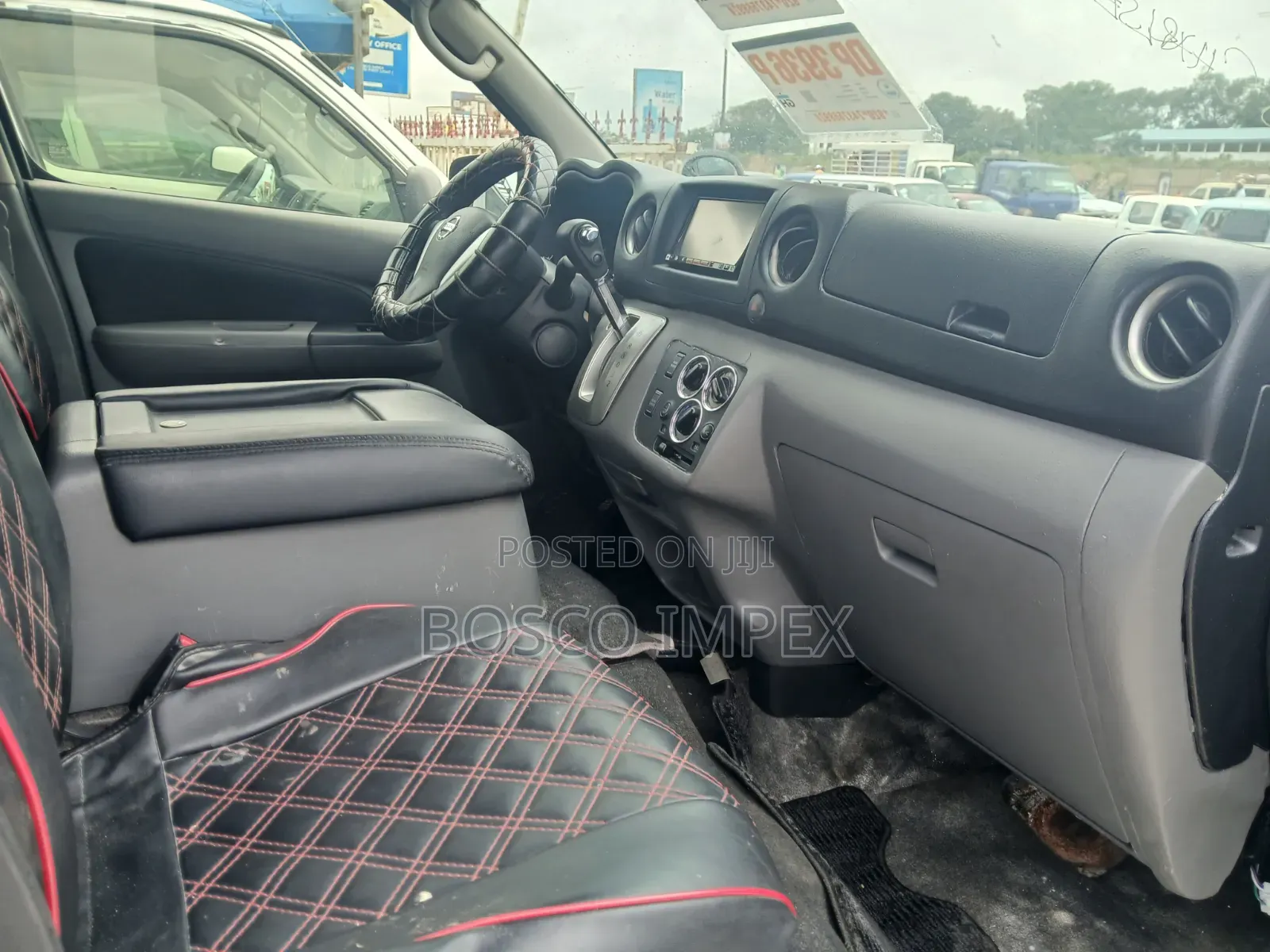 Nissan Caravan (Urvan) 2015 Brown