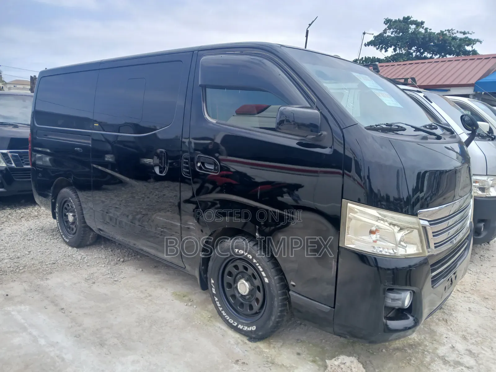 Nissan Caravan (Urvan) 2015 Brown