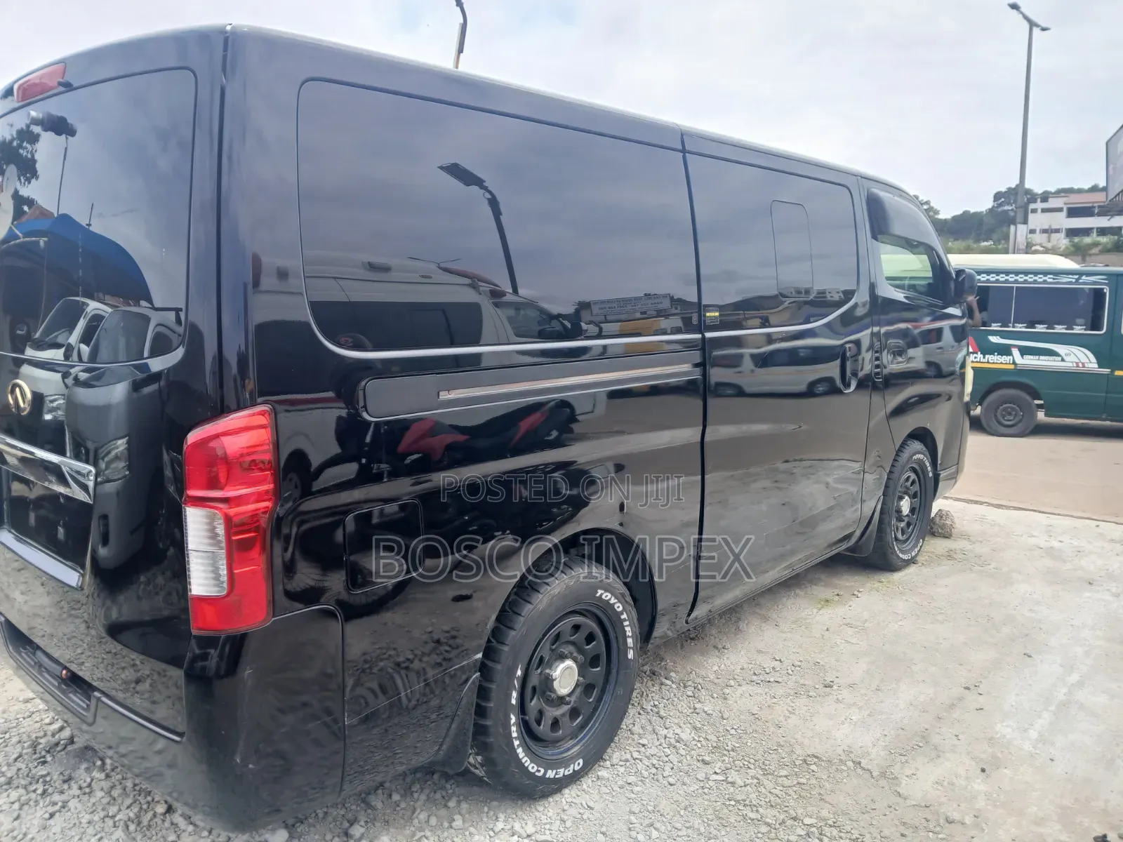 Nissan Caravan (Urvan) 2015 Brown