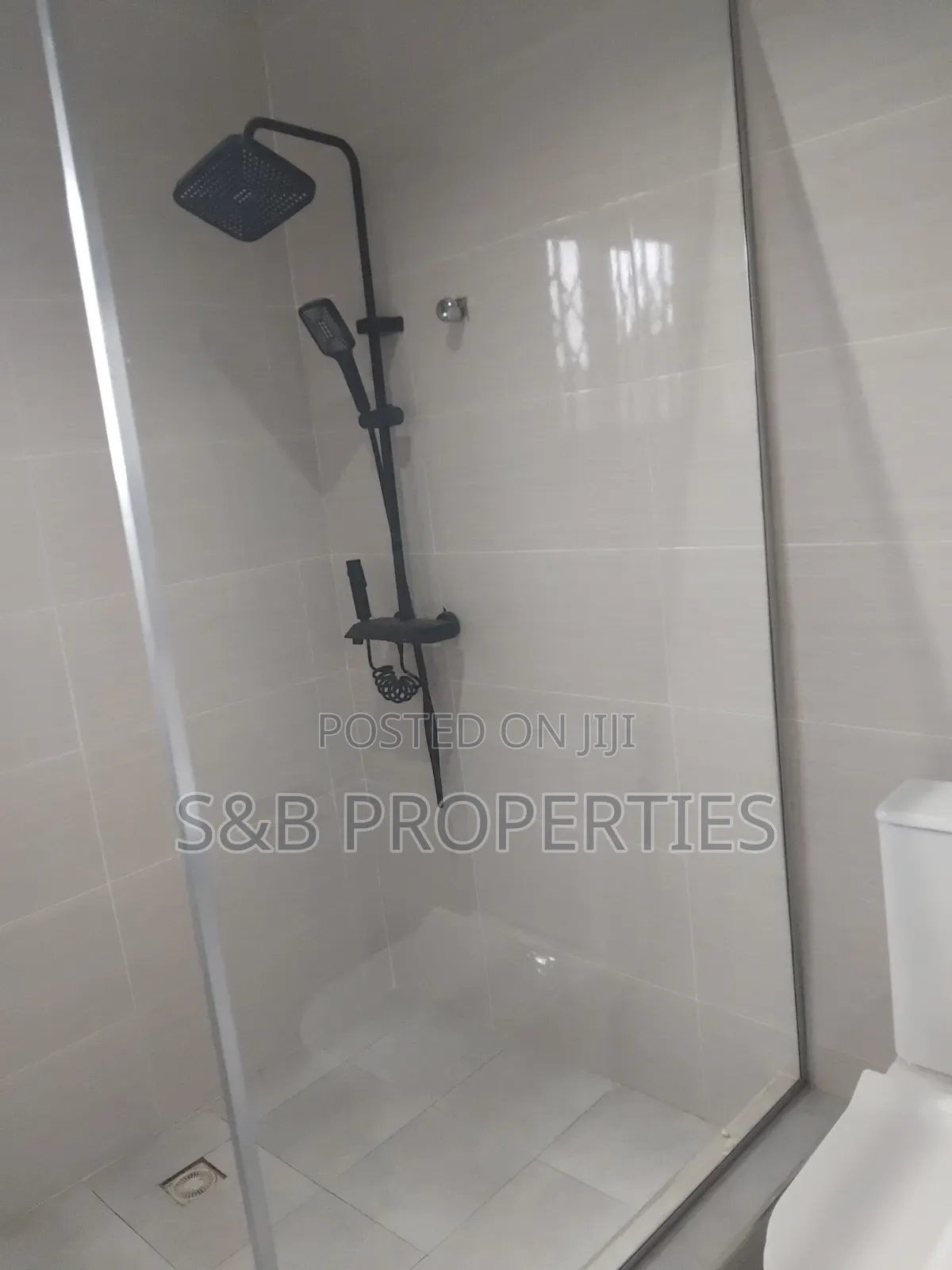 3bdrm House in Ola Achool Area for rent