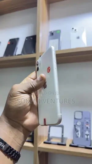Apple iPhone 11 64 GB White