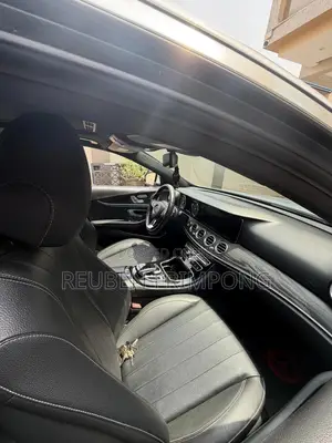 Mercedes-Benz E300 4Matic AWD Sedan (2.0L 4cyl 9A) 2017 Silver