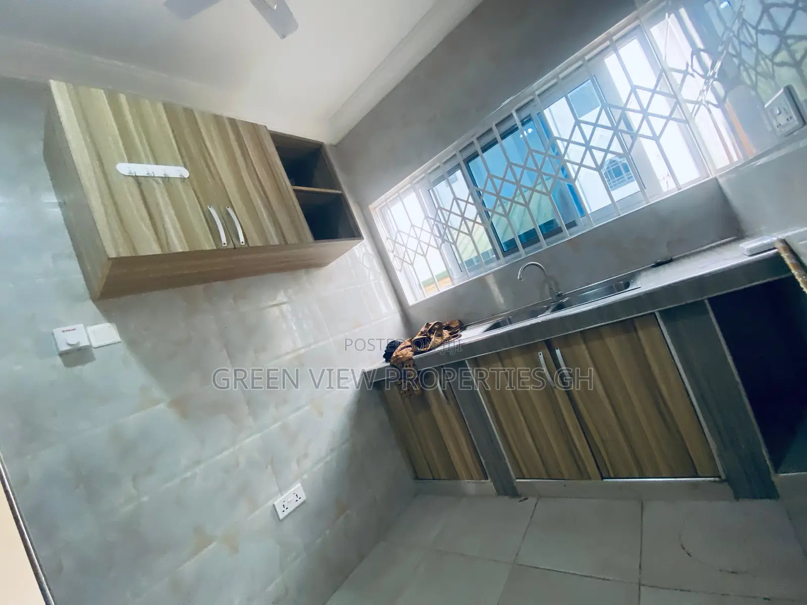 2bdrm Apartment in West Hills Mall Area for rent