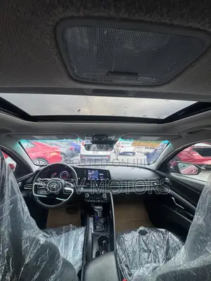 Hyundai Elantra SE 2021 Red