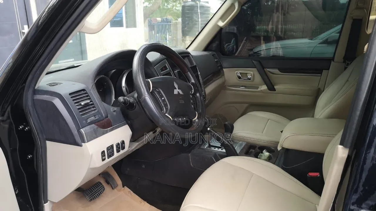 Mitsubishi Pajero 2013 Black