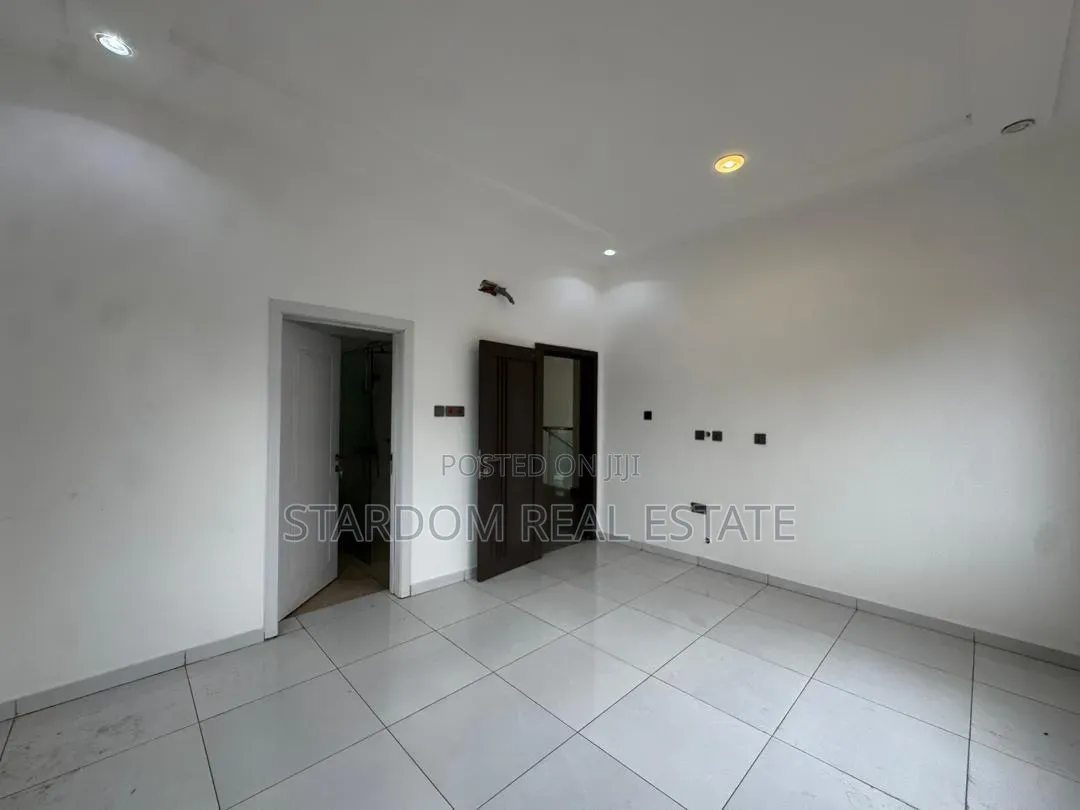 4bdrm Duplex in East Legon Hills, Boundary Road Area for sale