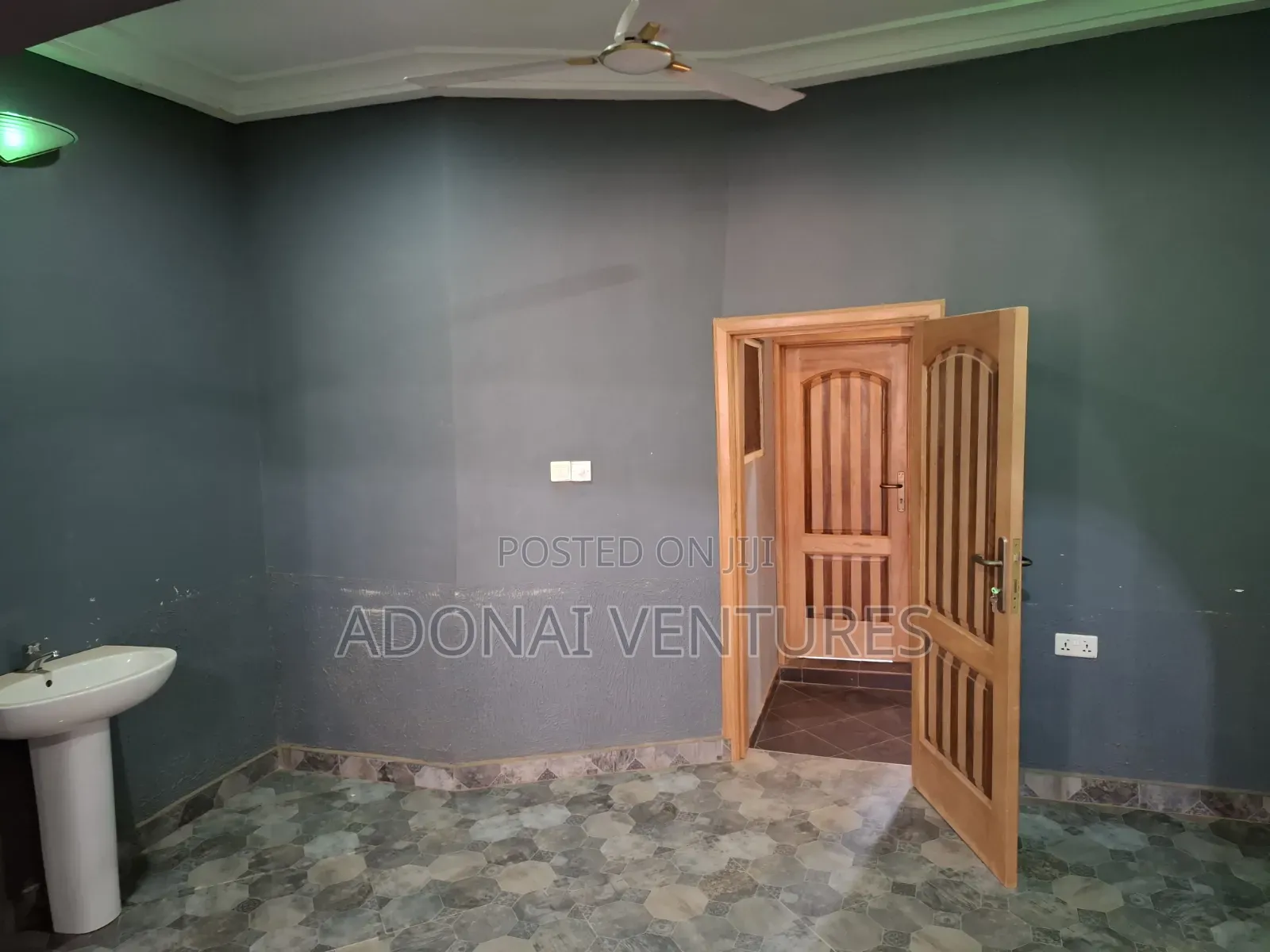 3bdrm Apartment in Sokoban Ampabame, Kumasi Metropolitan for rent