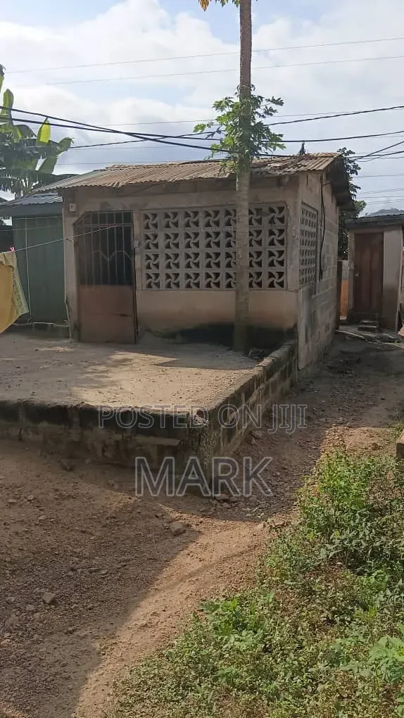 4bdrm Apartment in Kaaf Estate, Gomoa East for sale