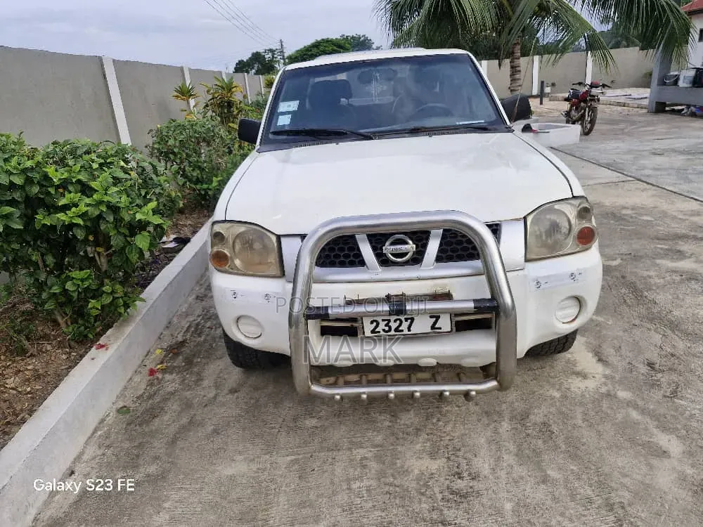 Nissan Pick-Up 2008 White