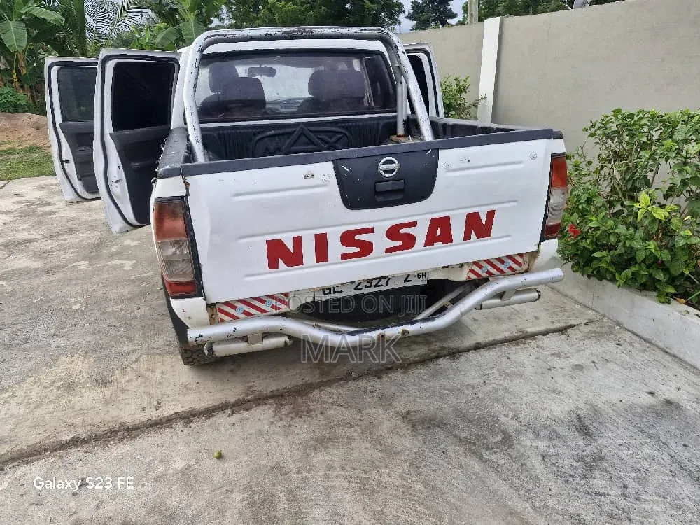 Nissan Pick-Up 2008 White