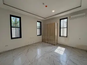 4bdrm House in West Trasacco, School Junction for sale