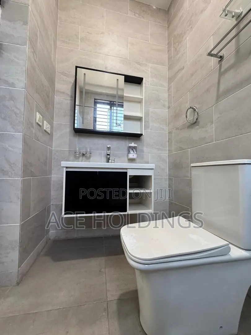 4bdrm House in West Trasacco, School Junction for sale