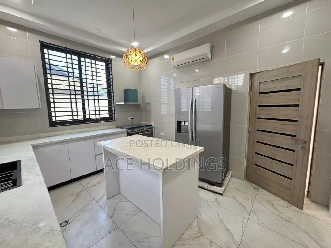 4bdrm House in West Trasacco, School Junction for sale