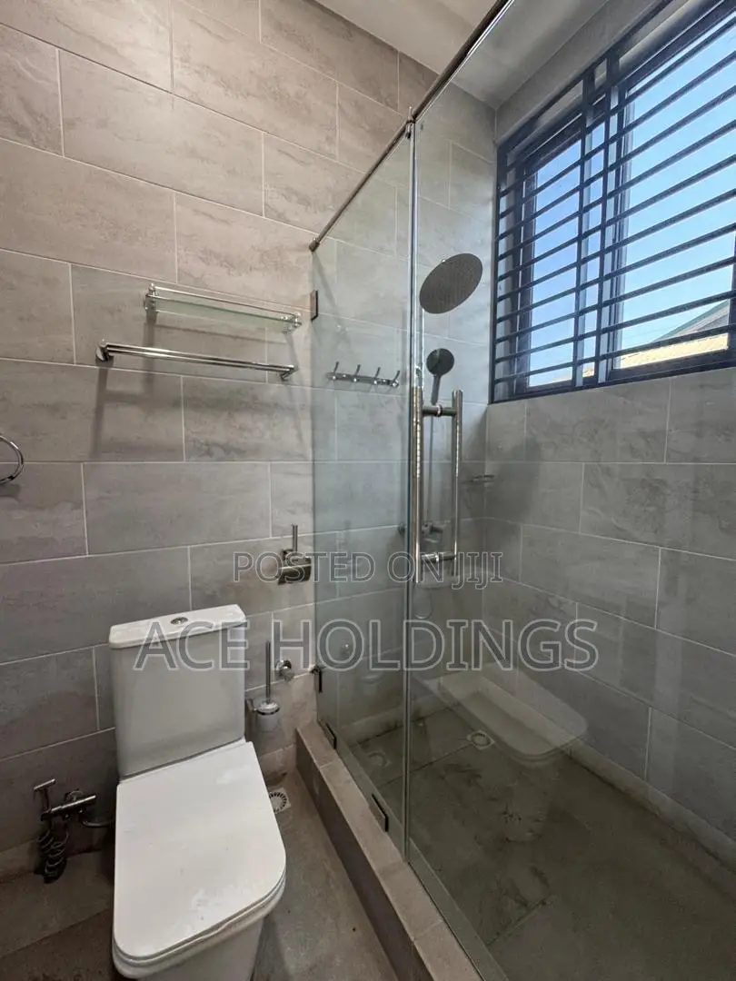 4bdrm House in West Trasacco, School Junction for sale