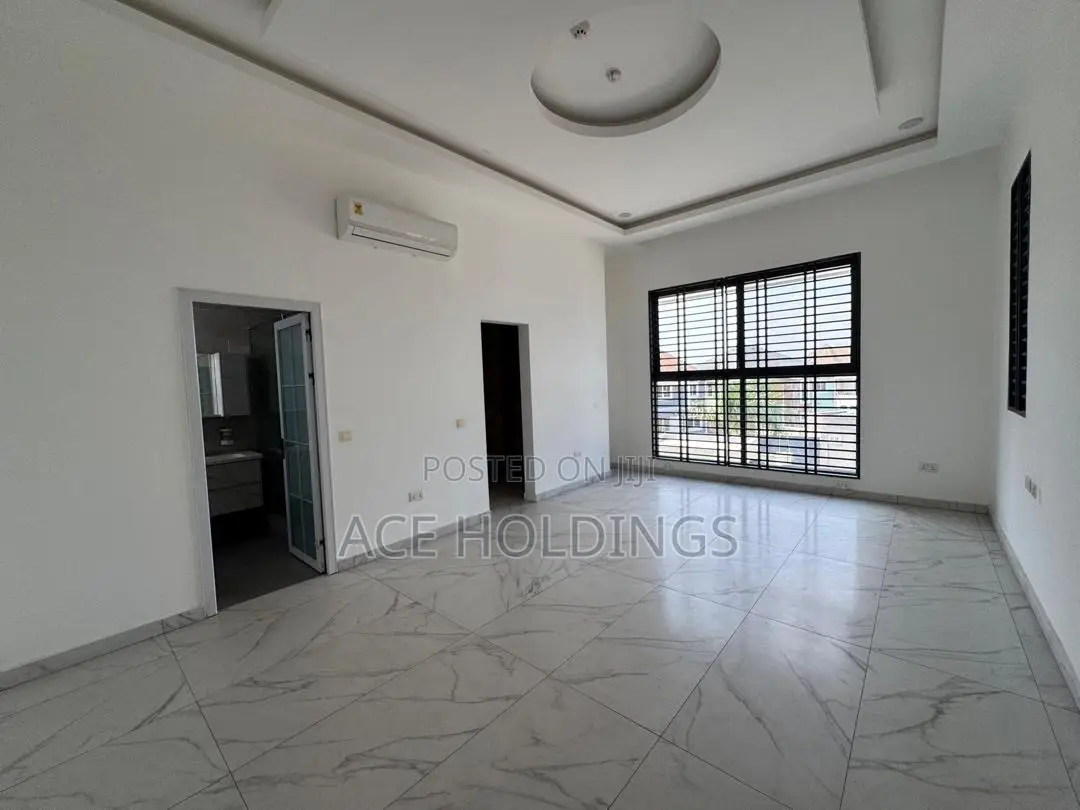 4bdrm House in West Trasacco, School Junction for sale