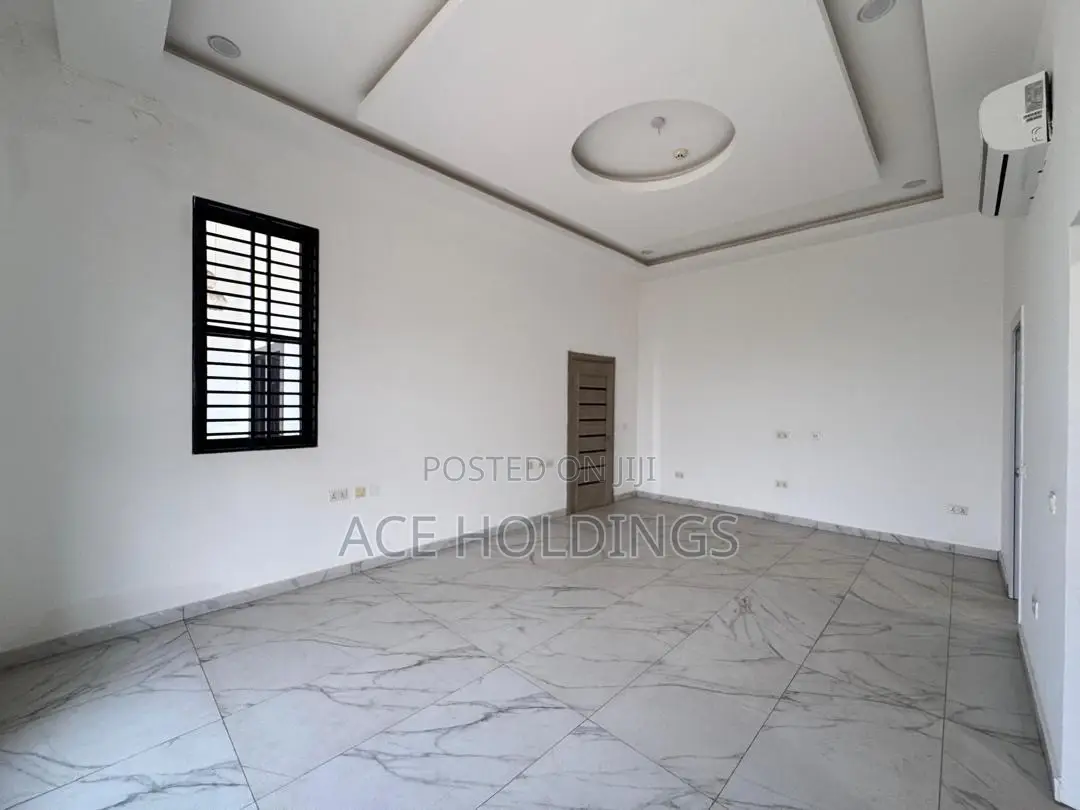 4bdrm House in West Trasacco, School Junction for sale