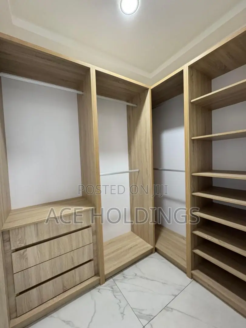 4bdrm House in West Trasacco, School Junction for sale