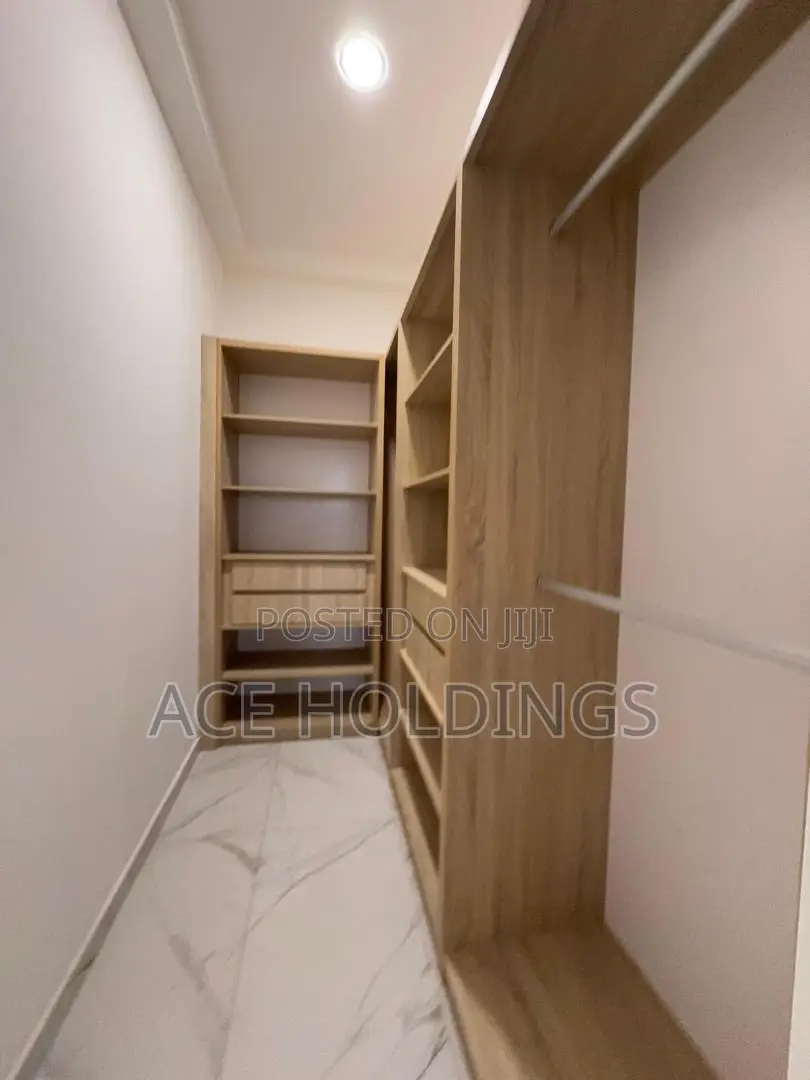 4bdrm House in West Trasacco, School Junction for sale
