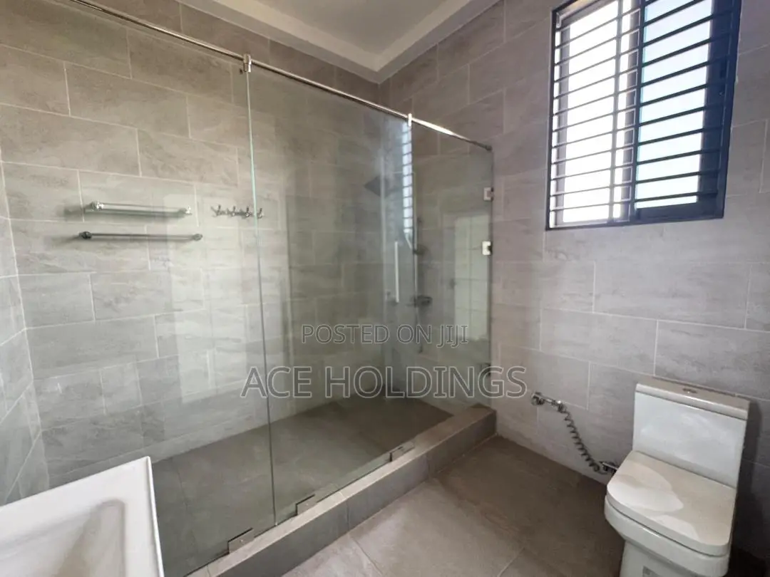 4bdrm House in West Trasacco, School Junction for sale