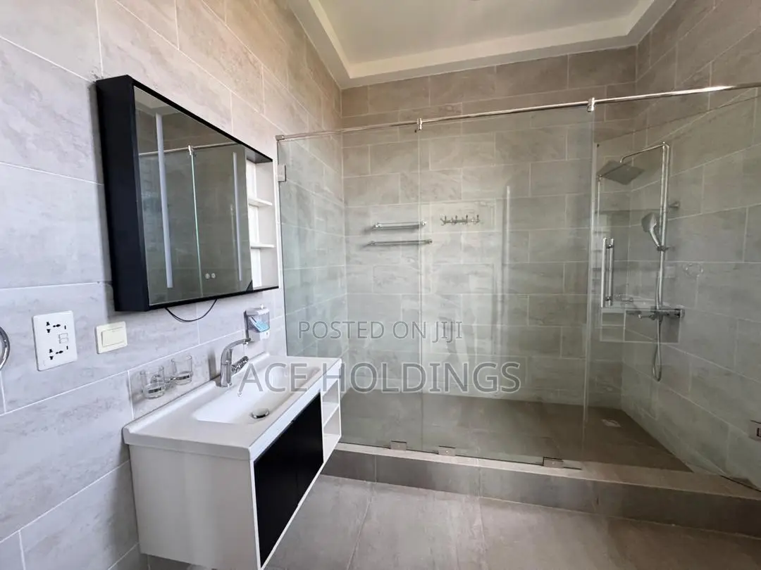 4bdrm House in West Trasacco, School Junction for sale