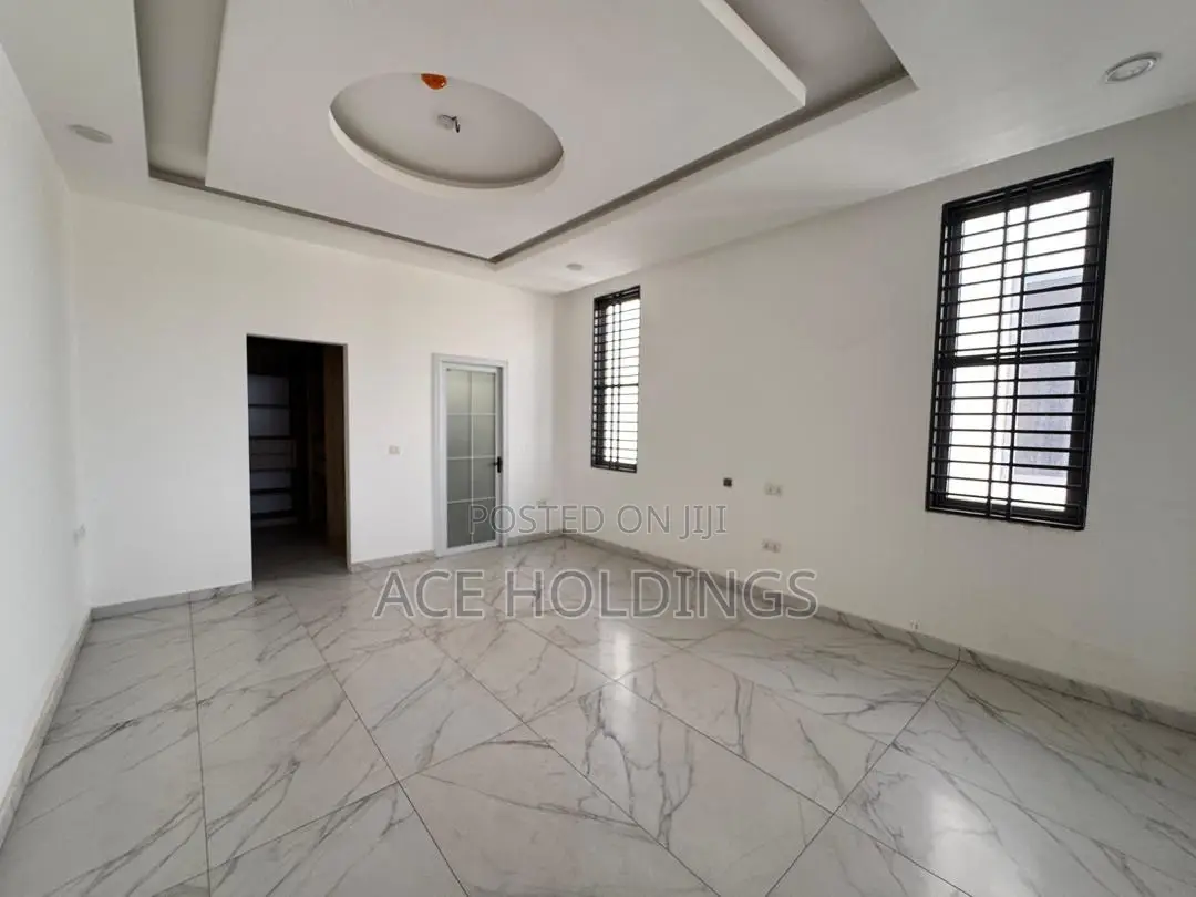 4bdrm House in West Trasacco, School Junction for sale