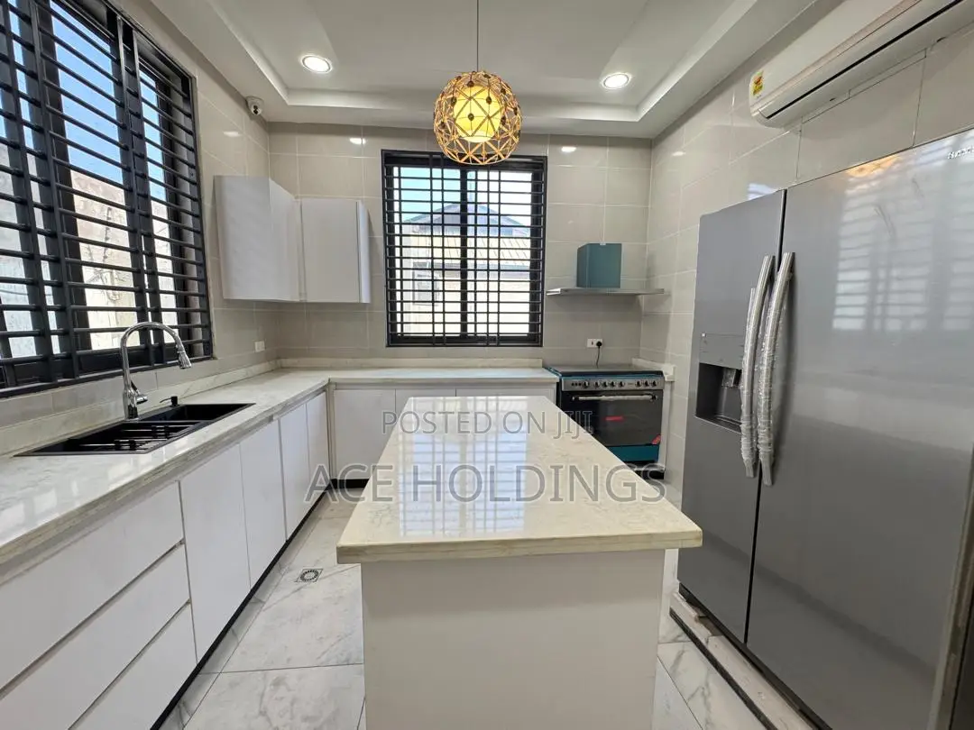 4bdrm House in West Trasacco, School Junction for sale