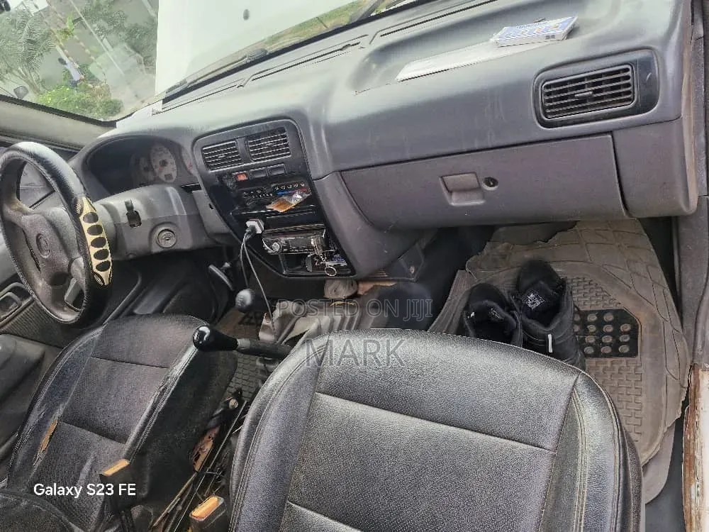 Nissan Pick-Up 2008 White